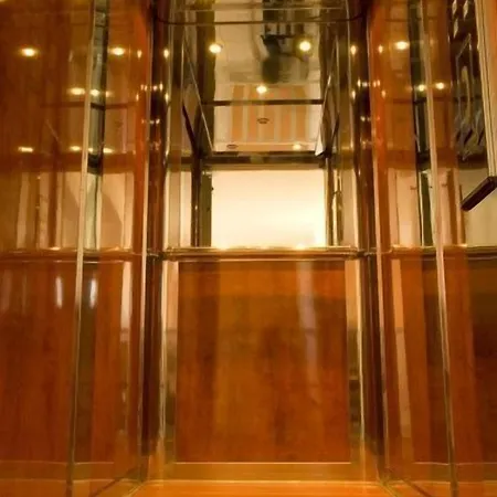 アパートホテル Plessas Palace 3*