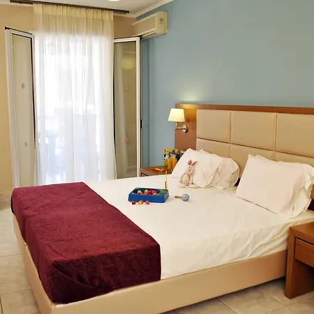 アパートホテル Plessas Palace 3*