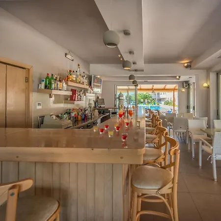 Plessas Palace Ξενοδοχείο με διαμερίσματα 3*