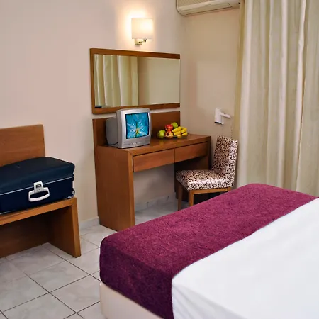 Plessas Palace Ξενοδοχείο με διαμερίσματα 3*