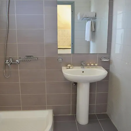 Plessas Palace Αλυκανάς