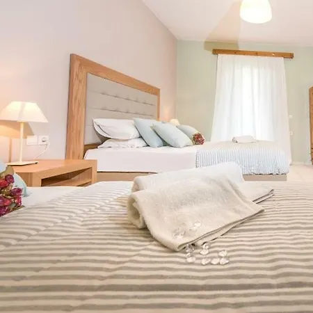 Plessas Palace Ξενοδοχείο με διαμερίσματα 3*