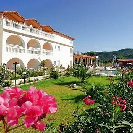 Plessas Palace Αλυκανάς