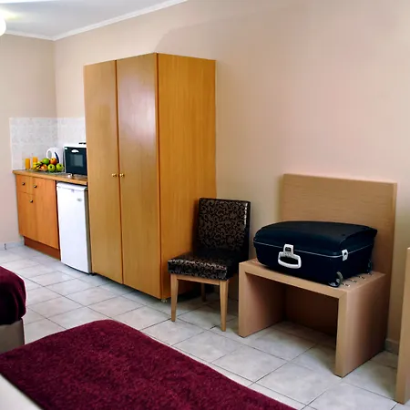 Aparthotel Plessas Palace