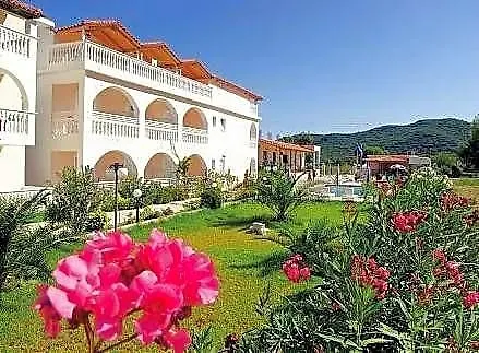 Ξενοδοχείο με διαμερίσματα Plessas Palace Αλυκανάς