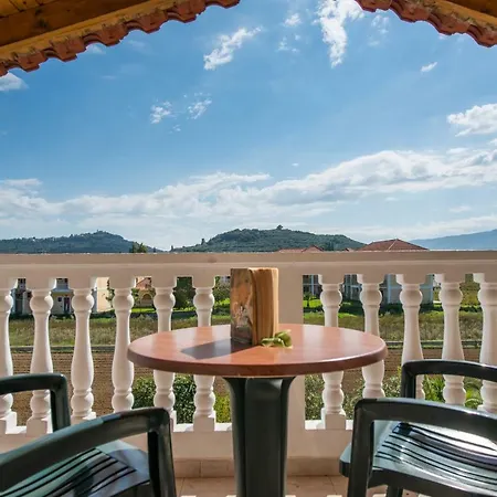 Aparthotel Plessas Palace