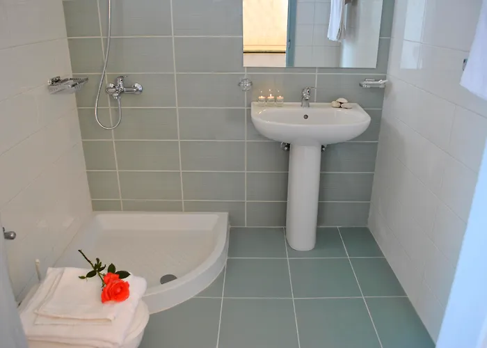 Plessas Palace 3* אליקאנאס