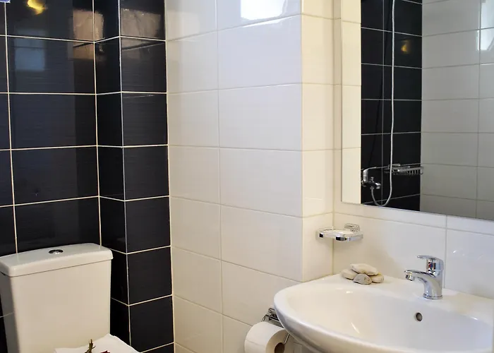 Plessas Palace מלון דירות 3*