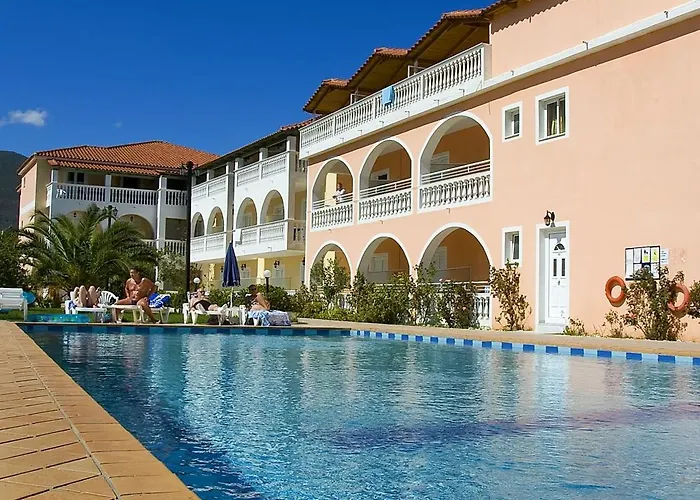מלון דירות Plessas Palace 3*
