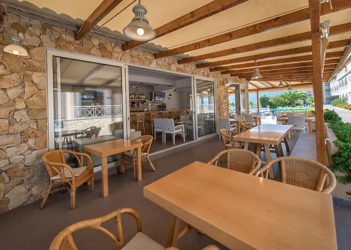 Plessas Palace אליקאנאס