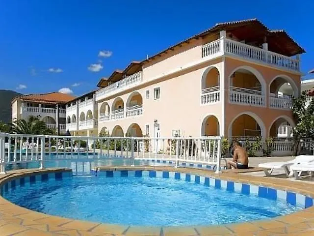 מלון דירות Plessas Palace 3*