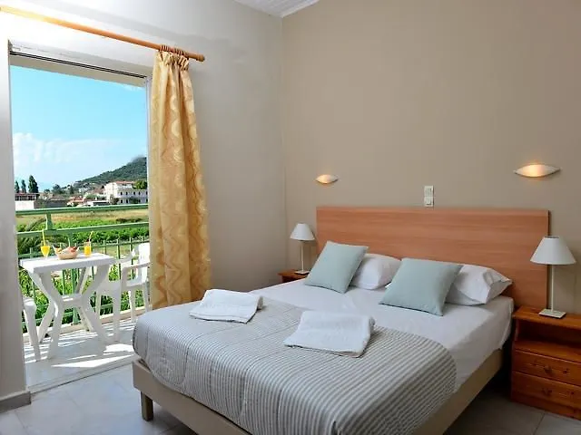 Plessas Palace מלון דירות