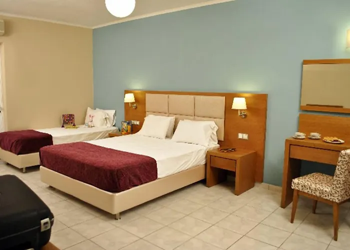 Plessas Palace מלון דירות 3*