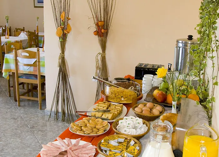 Plessas Palace מלון דירות 3*