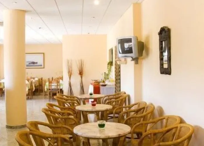 מלון דירות Plessas Palace 3*