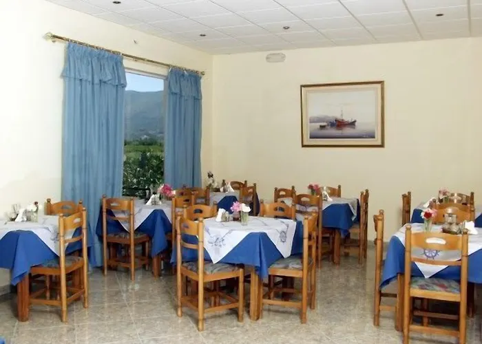 Plessas Palace מלון דירות