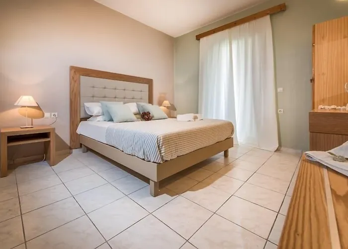 מלון דירות Plessas Palace 3*