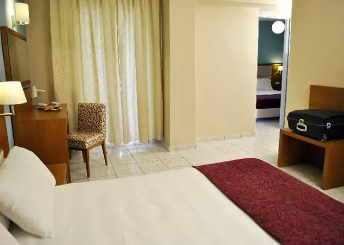 Plessas Palace 3* אליקאנאס
