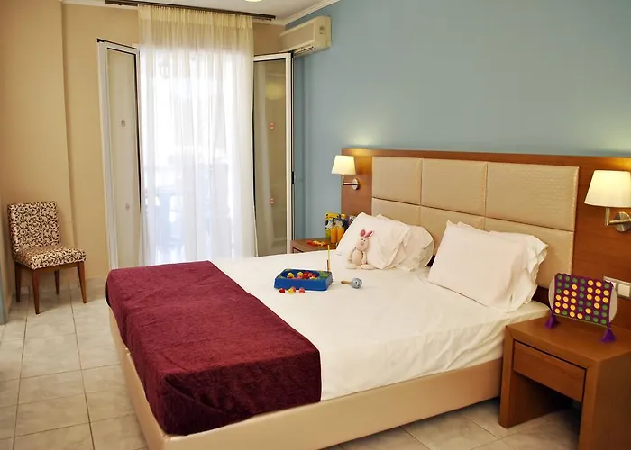 מלון דירות Plessas Palace 3*