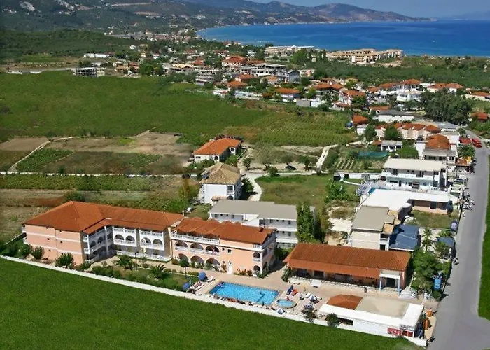 Plessas Palace 3* אליקאנאס