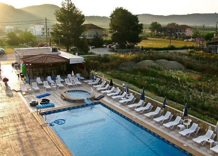 Plessas Palace מלון דירות אליקאנאס