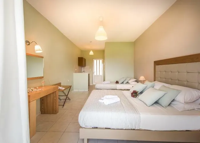 Plessas Palace 3* אליקאנאס