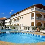 מלון דירות Plessas Palace 3*