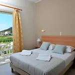 Plessas Palace מלון דירות