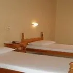 מלון דירות Plessas Palace