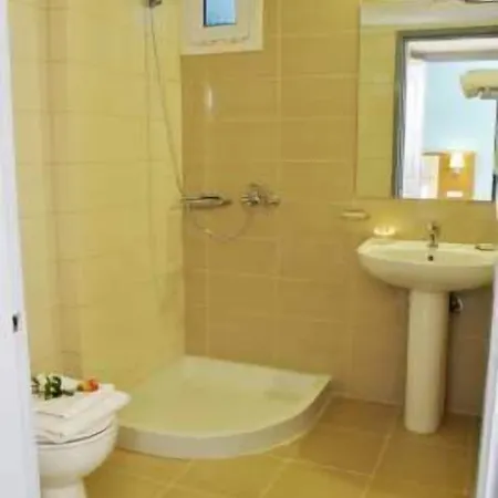 Plessas Palace Апарт-отель Аликанас